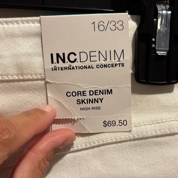 Women's Cropped White Jeans size 16/waist 33 inches - Picture 6 of 6